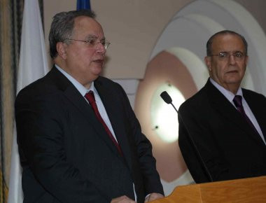 «Πονοκέφαλος» για τον Ν. Κοτζία η προσπάθεια να εμπλακεί στην καρατόμηση του Γενικού Προξένου της Κύπρου